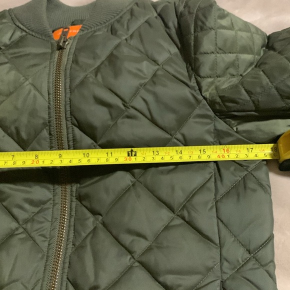 This jacket is use but so good condition color army green. - Picture 6 of 8